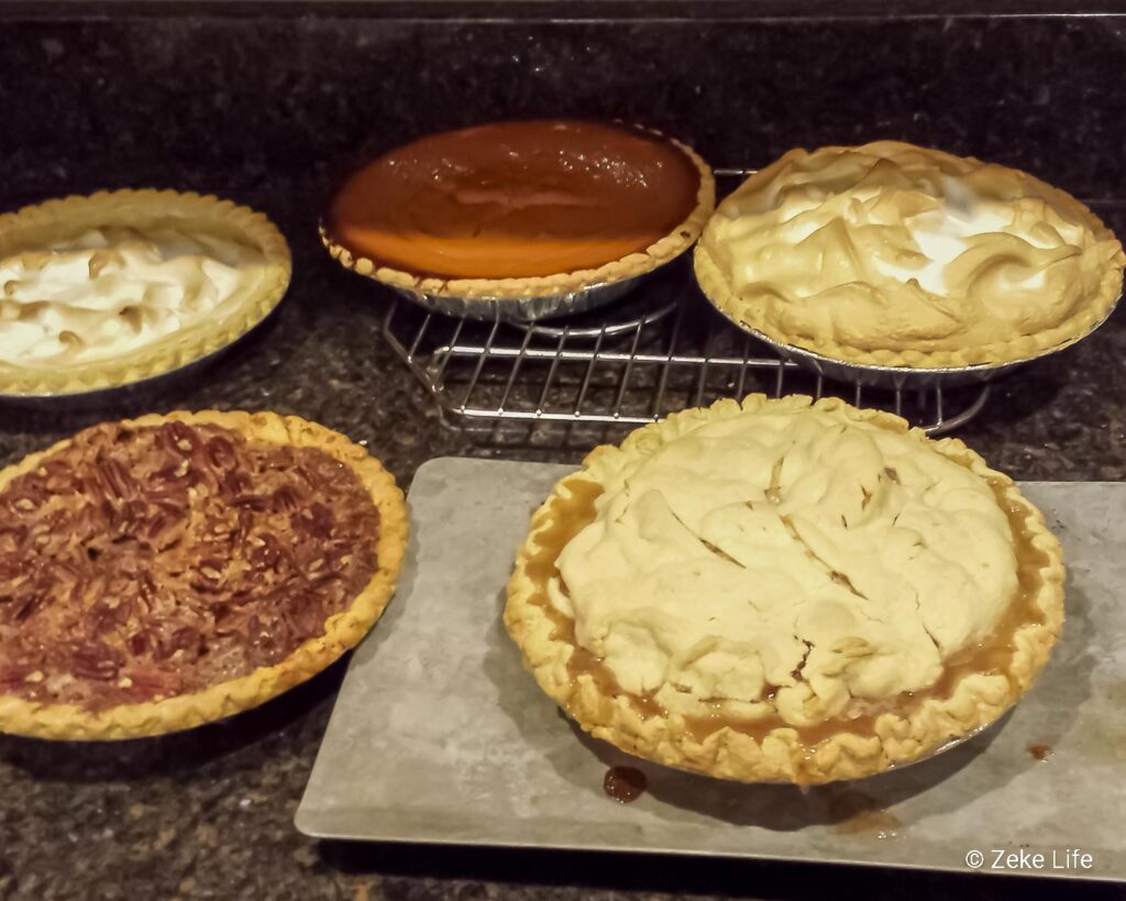 5 pies at thanksgiving